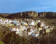 The Cérvol river valley and the Turmell Sierra