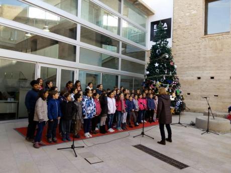 Decoración del árbol de Navidad en el Castillo E CA