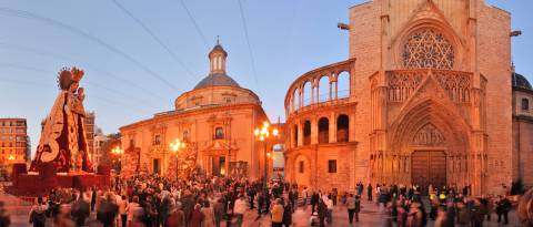 Imagen de la Plaza de la Virgen con la Ofrenda - Valencia