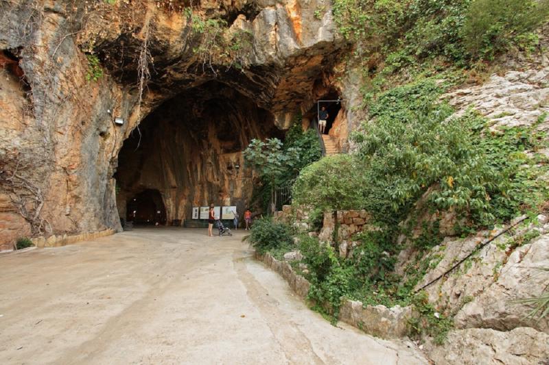 Cueva de las Calaveras 3